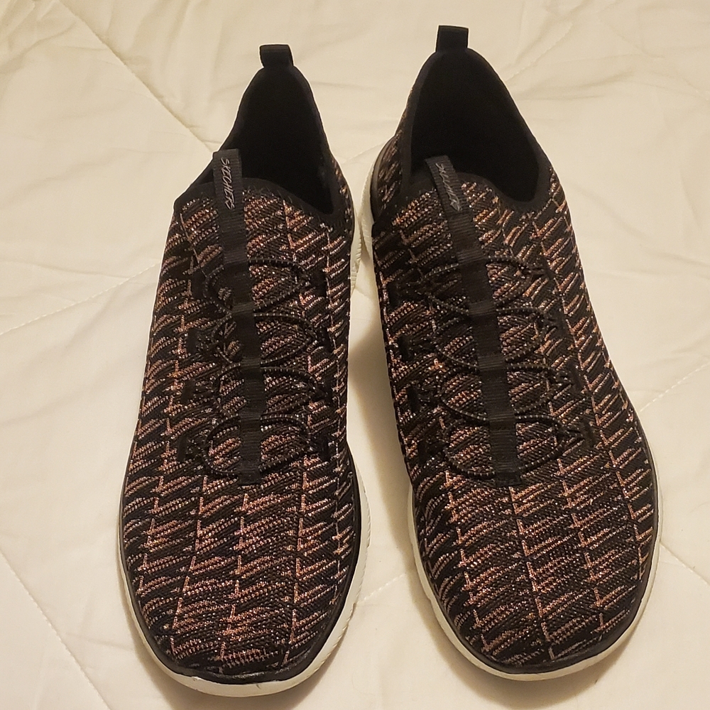Skechers pull on sneakers